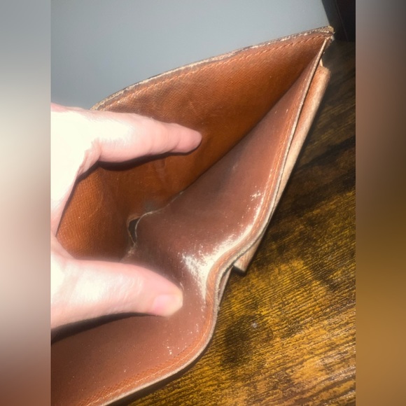 Louis Vuitton Men’s Monogram Bi-Fold Wallet - Picture 7 of 16